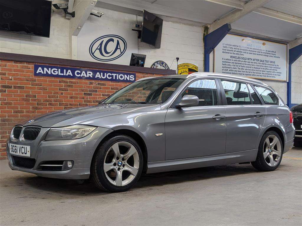 <p>2012 BMW 318D EXCLUSIVE EDITION</p>