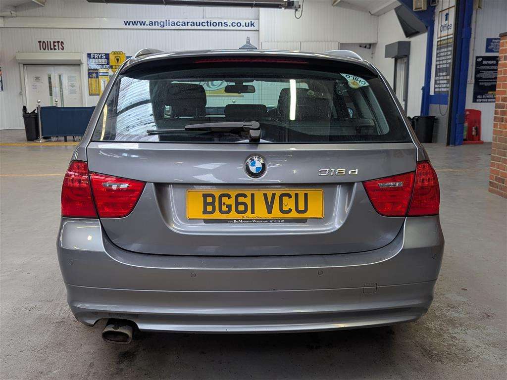 <p>2012 BMW 318D EXCLUSIVE EDITION</p>