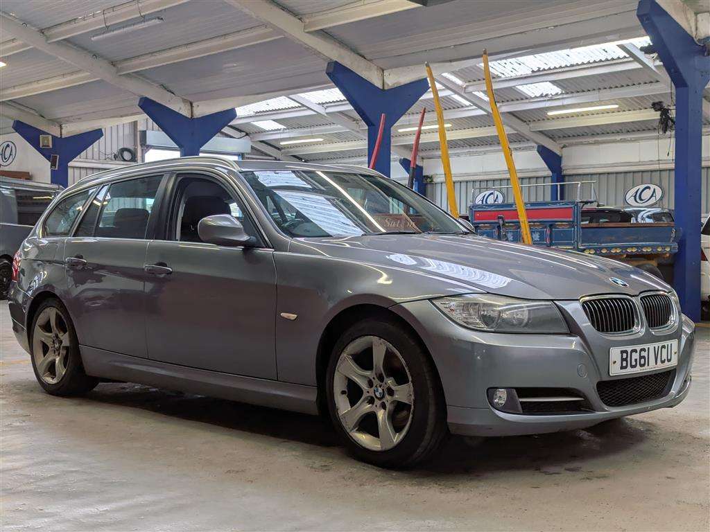 <p>2012 BMW 318D EXCLUSIVE EDITION</p>