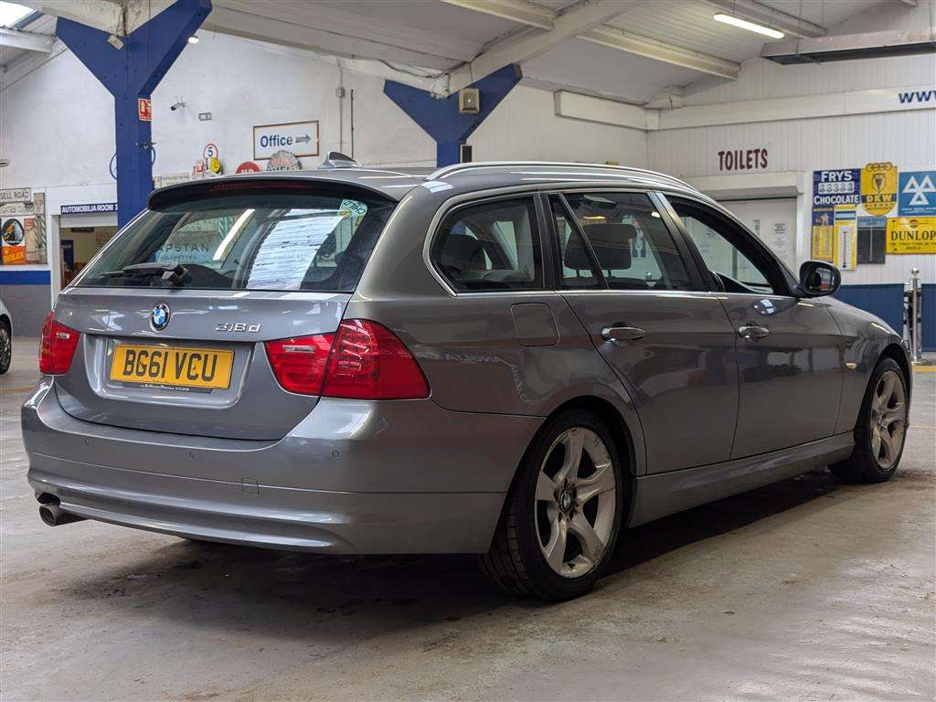 <p>2012 BMW 318D EXCLUSIVE EDITION</p>