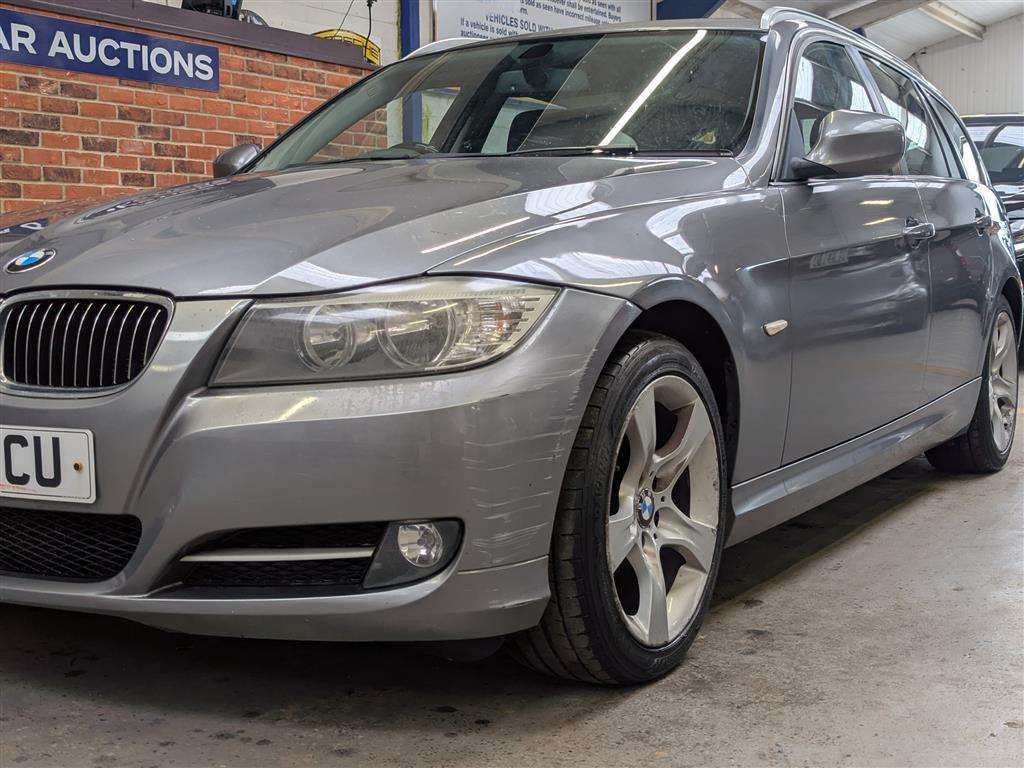 <p>2012 BMW 318D EXCLUSIVE EDITION</p>