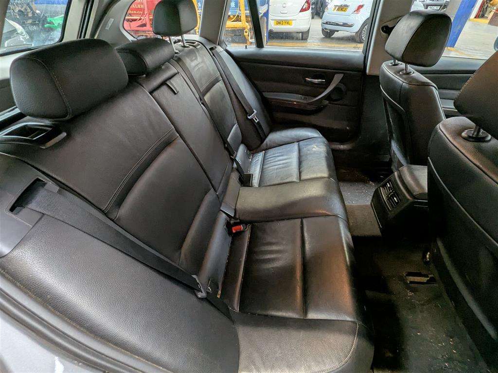 <p>2012 BMW 318D EXCLUSIVE EDITION</p>