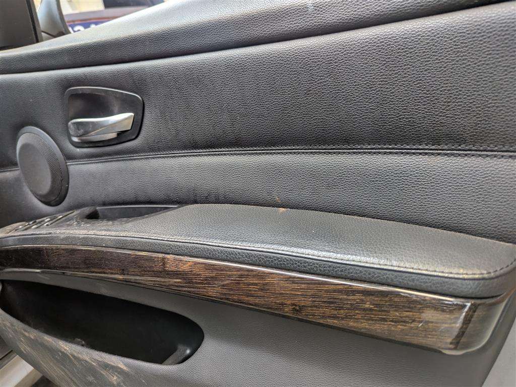 <p>2012 BMW 318D EXCLUSIVE EDITION</p>