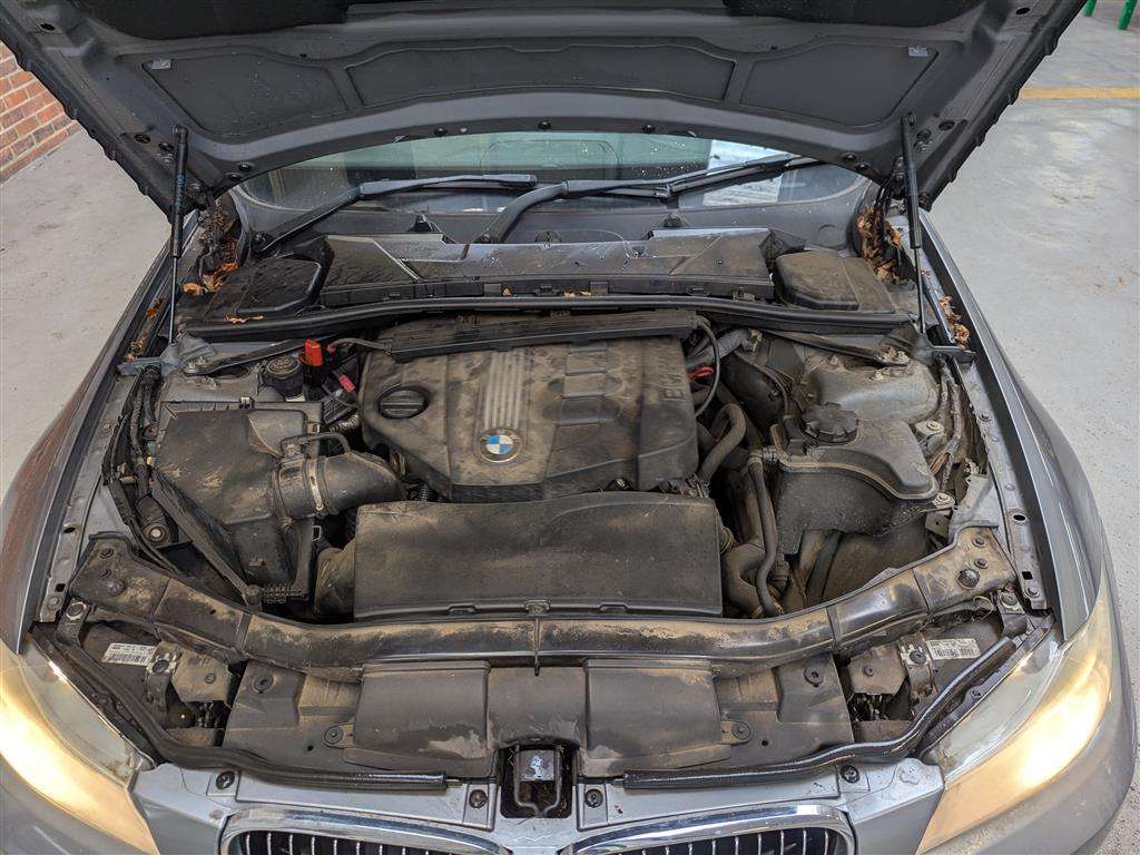 <p>2012 BMW 318D EXCLUSIVE EDITION</p>