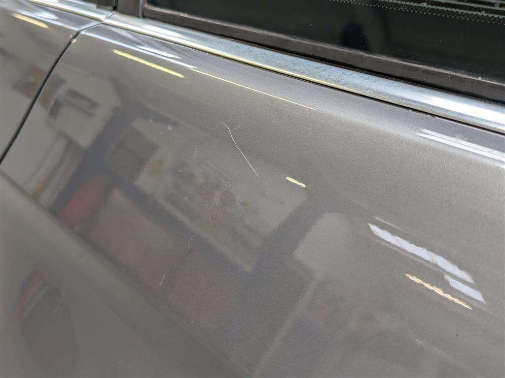 <p>2012 BMW 318D EXCLUSIVE EDITION</p>