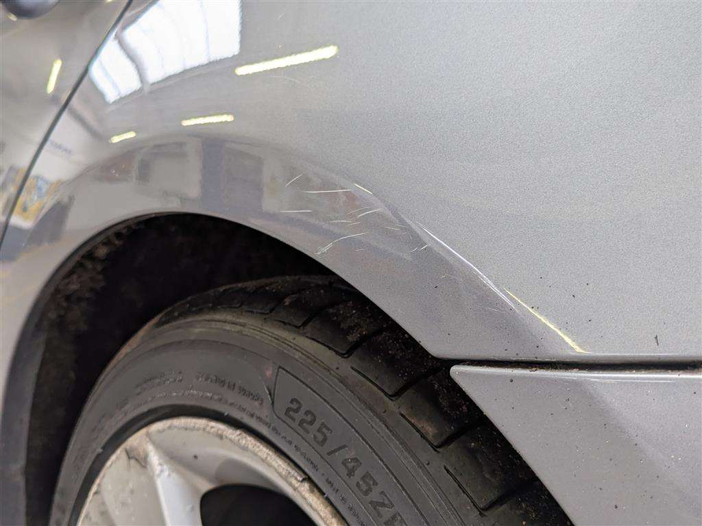 <p>2012 BMW 318D EXCLUSIVE EDITION</p>