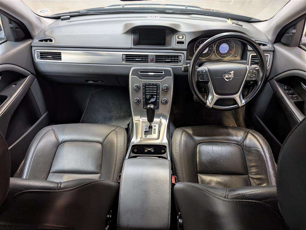 <p>2012 VOLVO V70 SE LUX T5 AUTO</p>