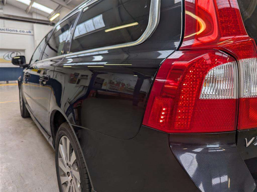 <p>2012 VOLVO V70 SE LUX T5 AUTO</p>