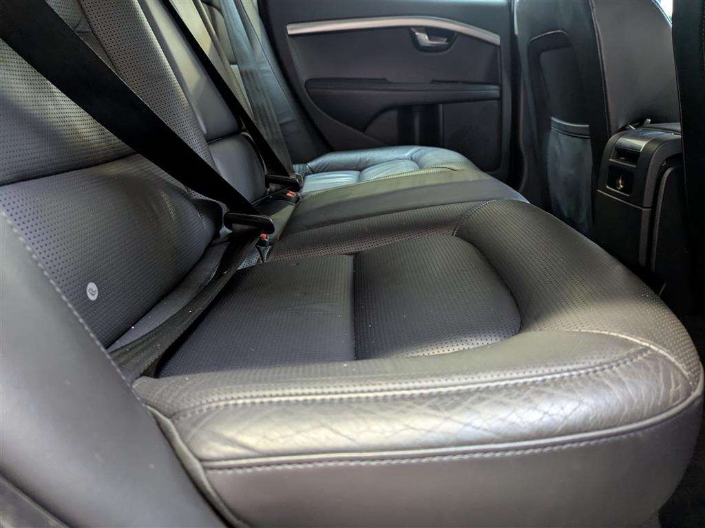 <p>2012 VOLVO V70 SE LUX T5 AUTO</p>