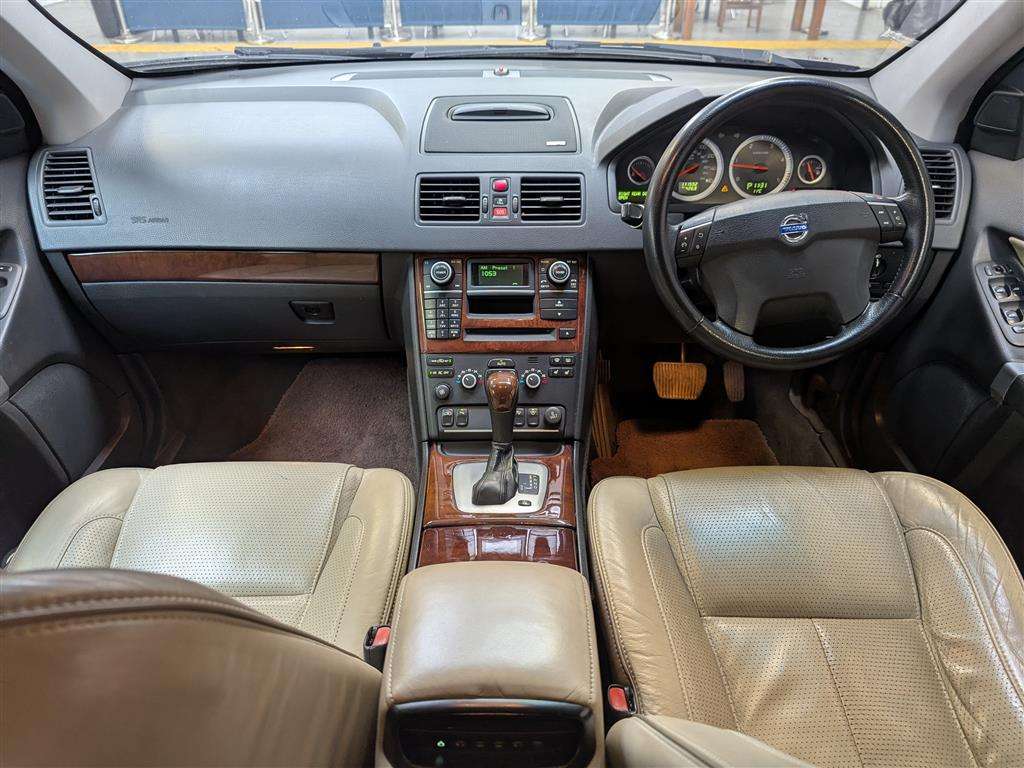 <p>2011 VOLVO XC90 EXECUTIVE AWD D5 AUT</p>