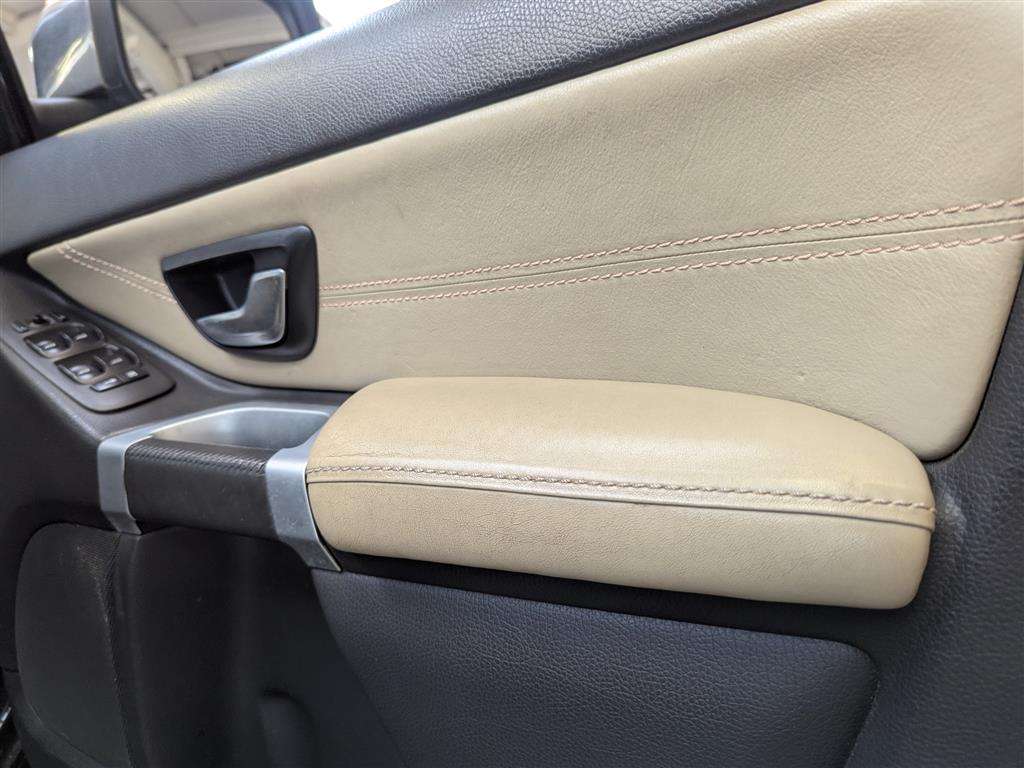 <p>2011 VOLVO XC90 EXECUTIVE AWD D5 AUT</p>