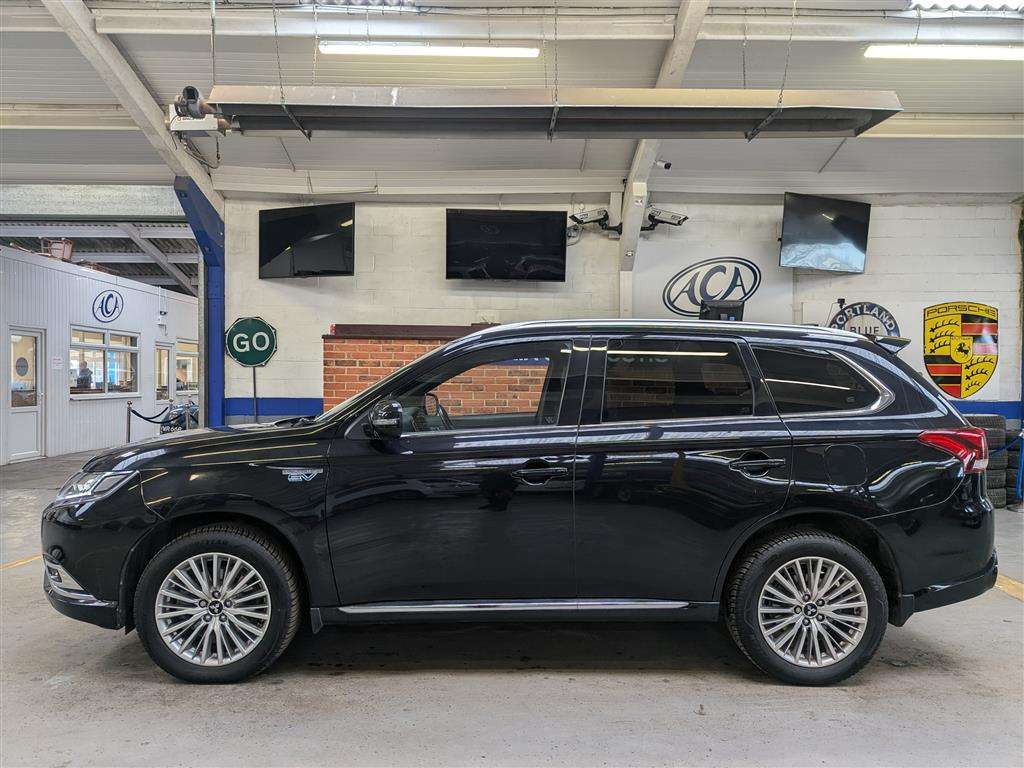<p>2018 MITSUBISHI OUTLANDER 4H PHEV CVT</p>