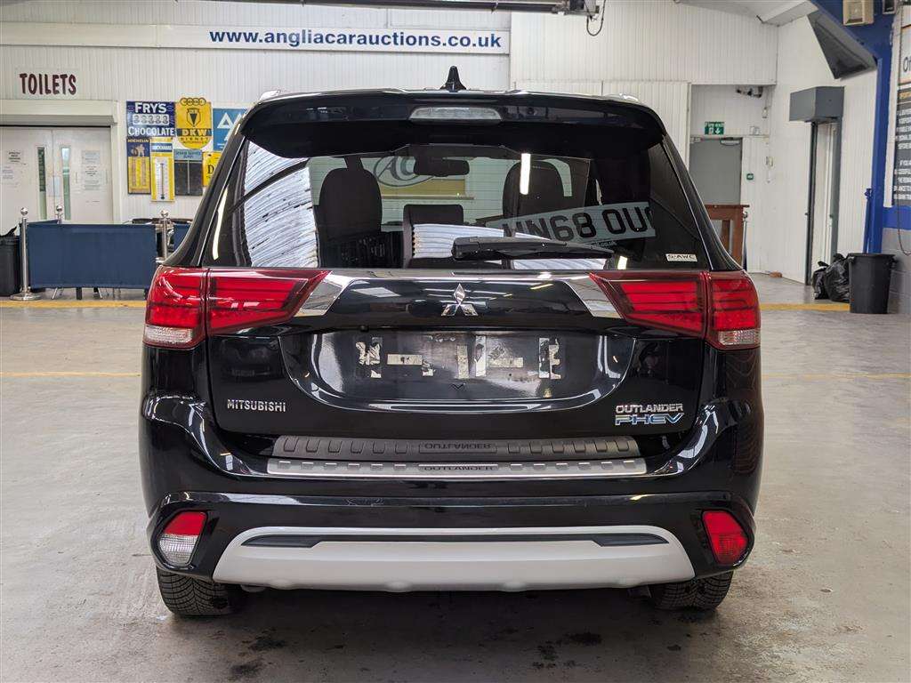 <p>2018 MITSUBISHI OUTLANDER 4H PHEV CVT</p>