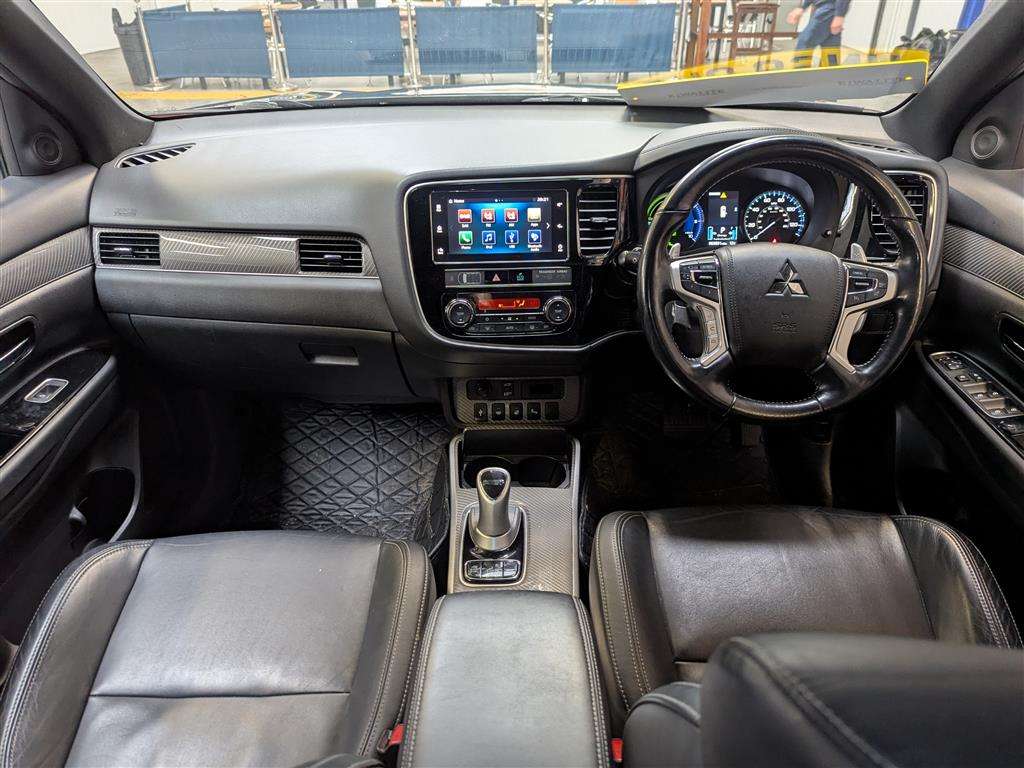 <p>2018 MITSUBISHI OUTLANDER 4H PHEV CVT</p>