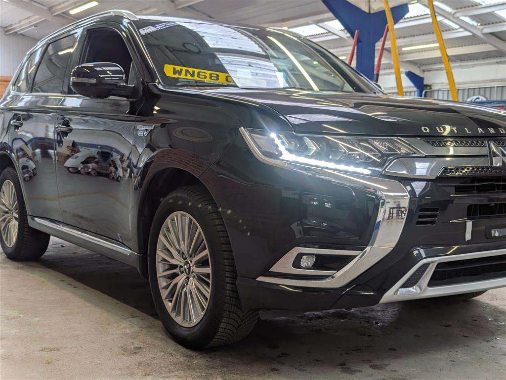 <p>2018 MITSUBISHI OUTLANDER 4H PHEV CVT</p>