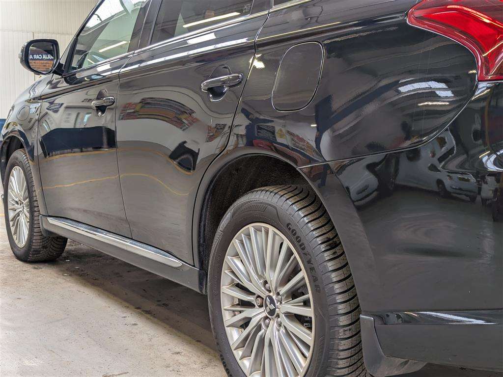 <p>2018 MITSUBISHI OUTLANDER 4H PHEV CVT</p>