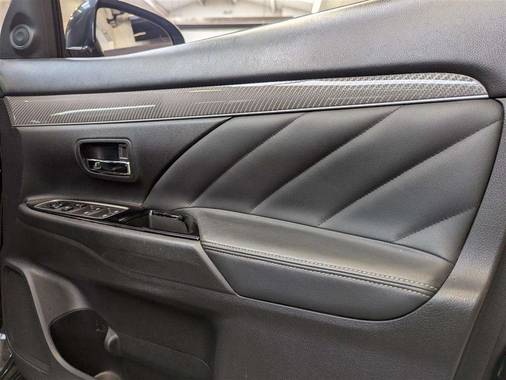 <p>2018 MITSUBISHI OUTLANDER 4H PHEV CVT</p>