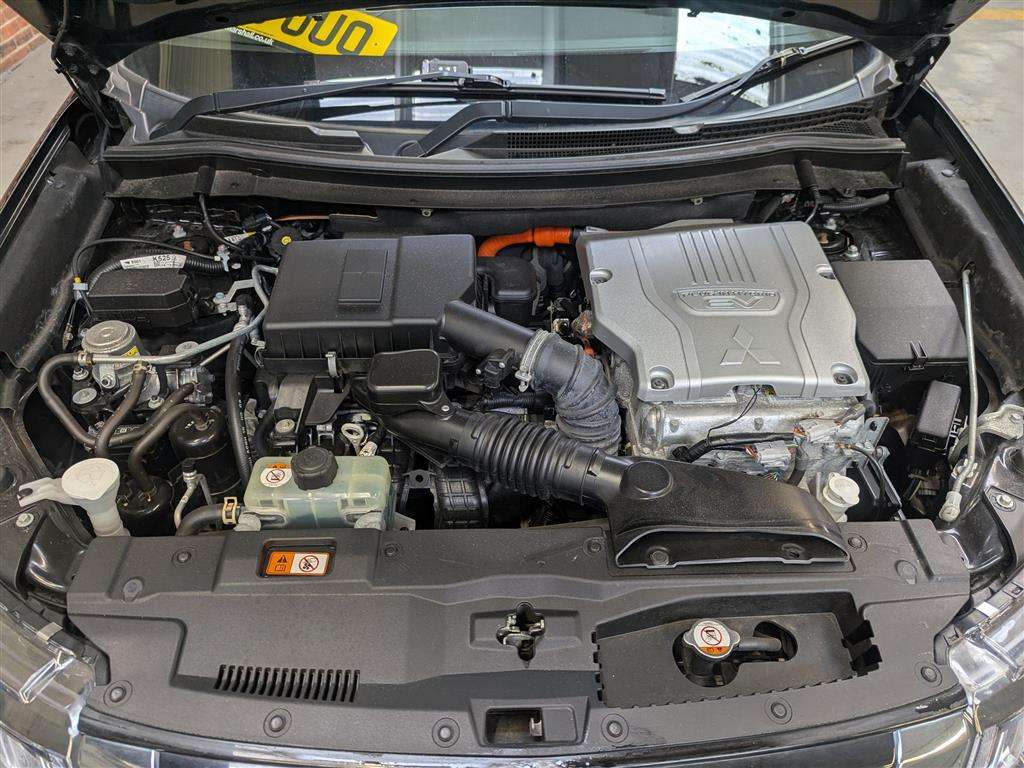 <p>2018 MITSUBISHI OUTLANDER 4H PHEV CVT</p>