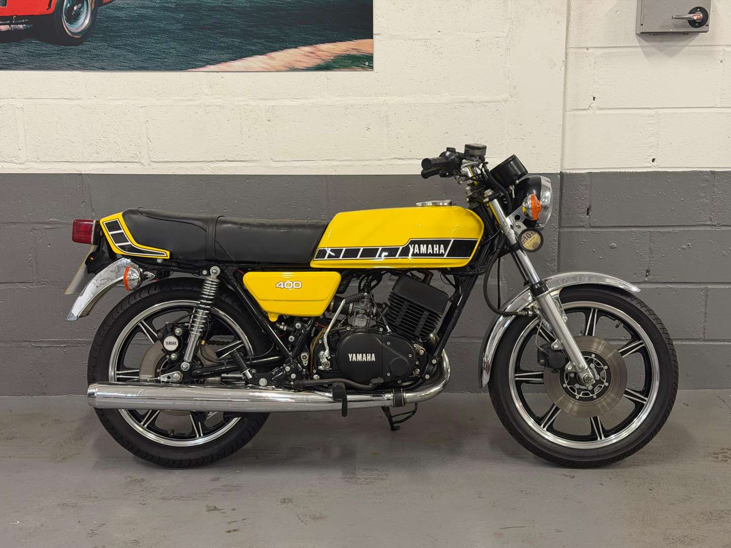 <p>1977 YAMAHA RD400</p>