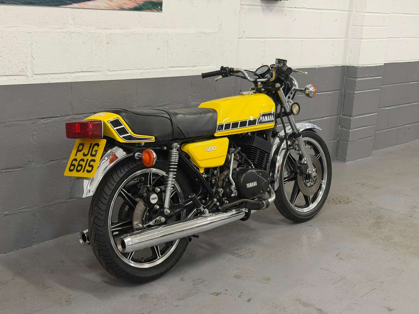 <p>1977 YAMAHA RD400</p>