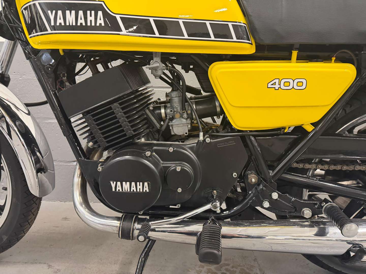 <p>1977 YAMAHA RD400</p>