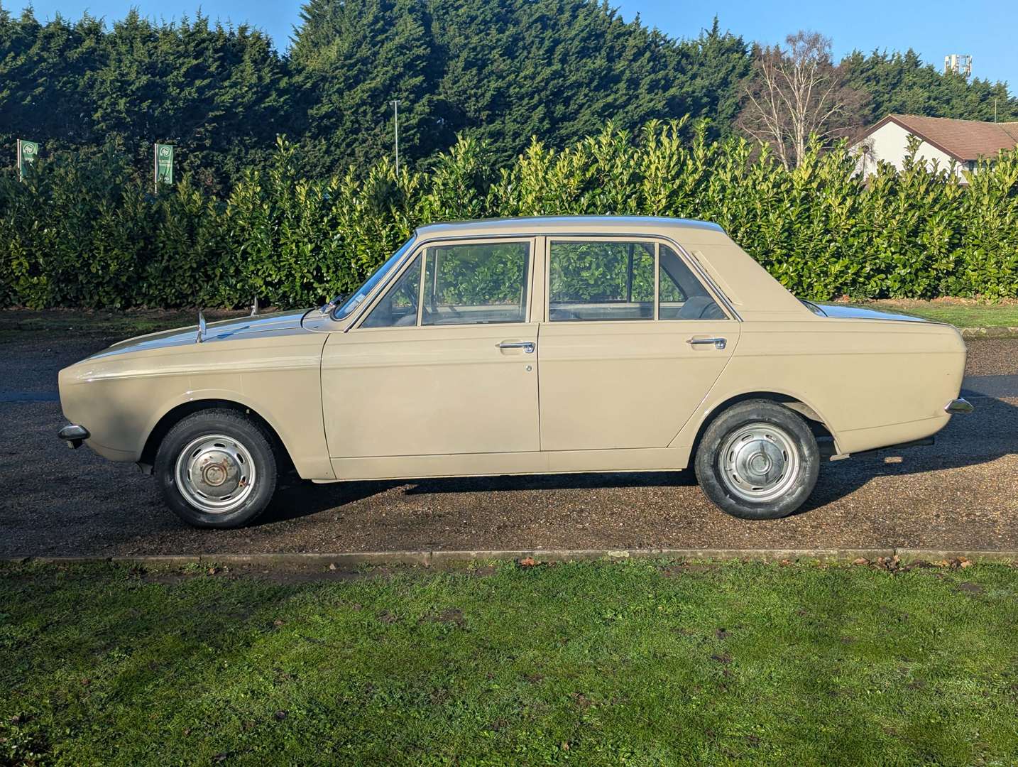 <p>1972 HILLMAN HUNTER SALOON</p>