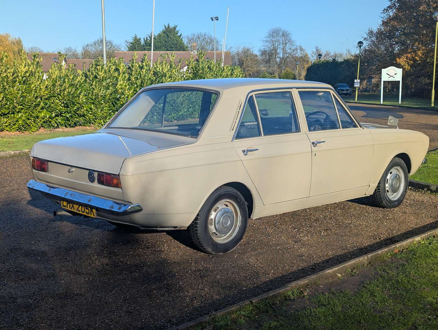 <p>1972 HILLMAN HUNTER SALOON</p>
