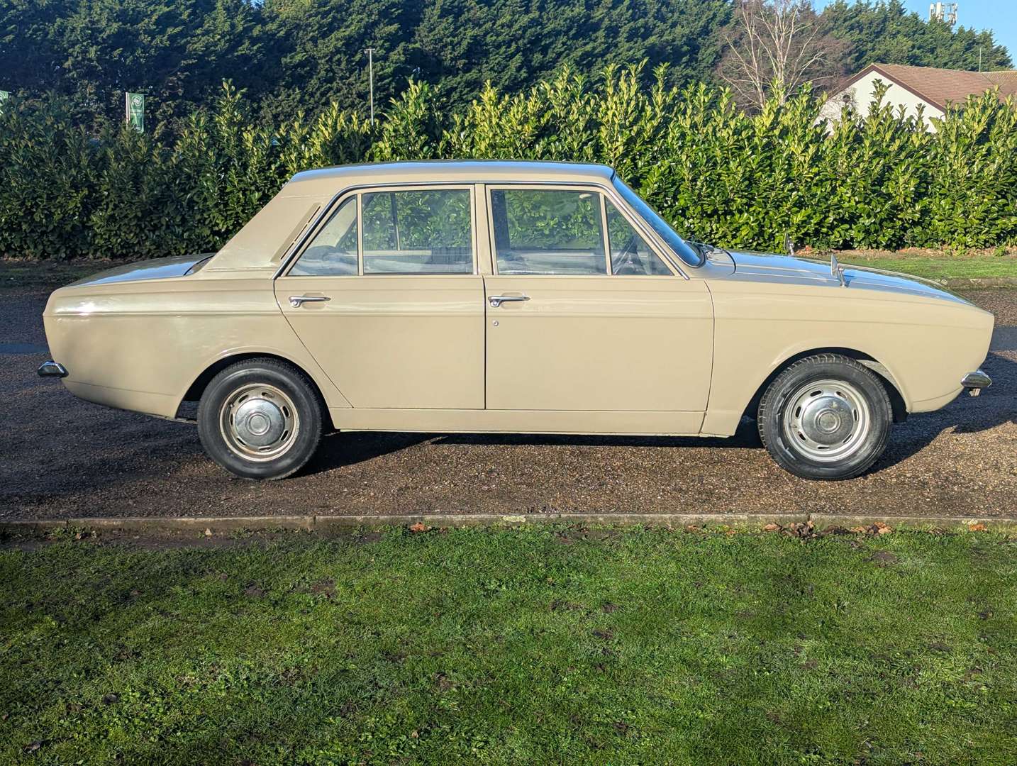 <p>1972 HILLMAN HUNTER SALOON</p>