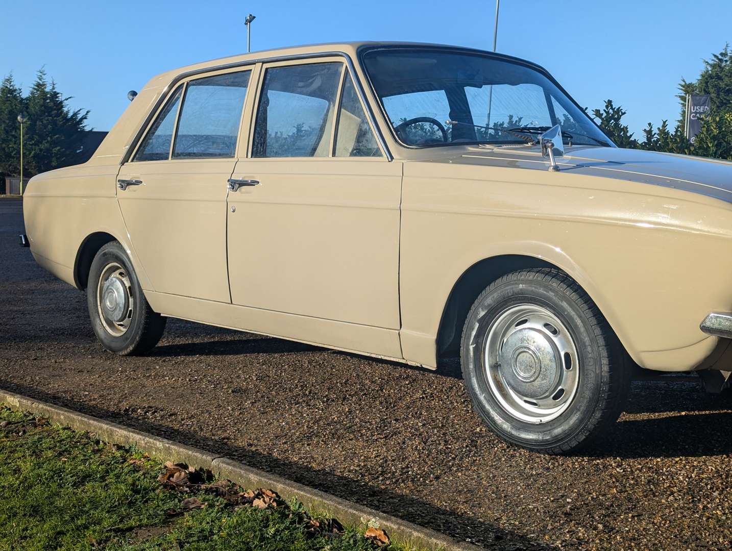 <p>1972 HILLMAN HUNTER SALOON</p>