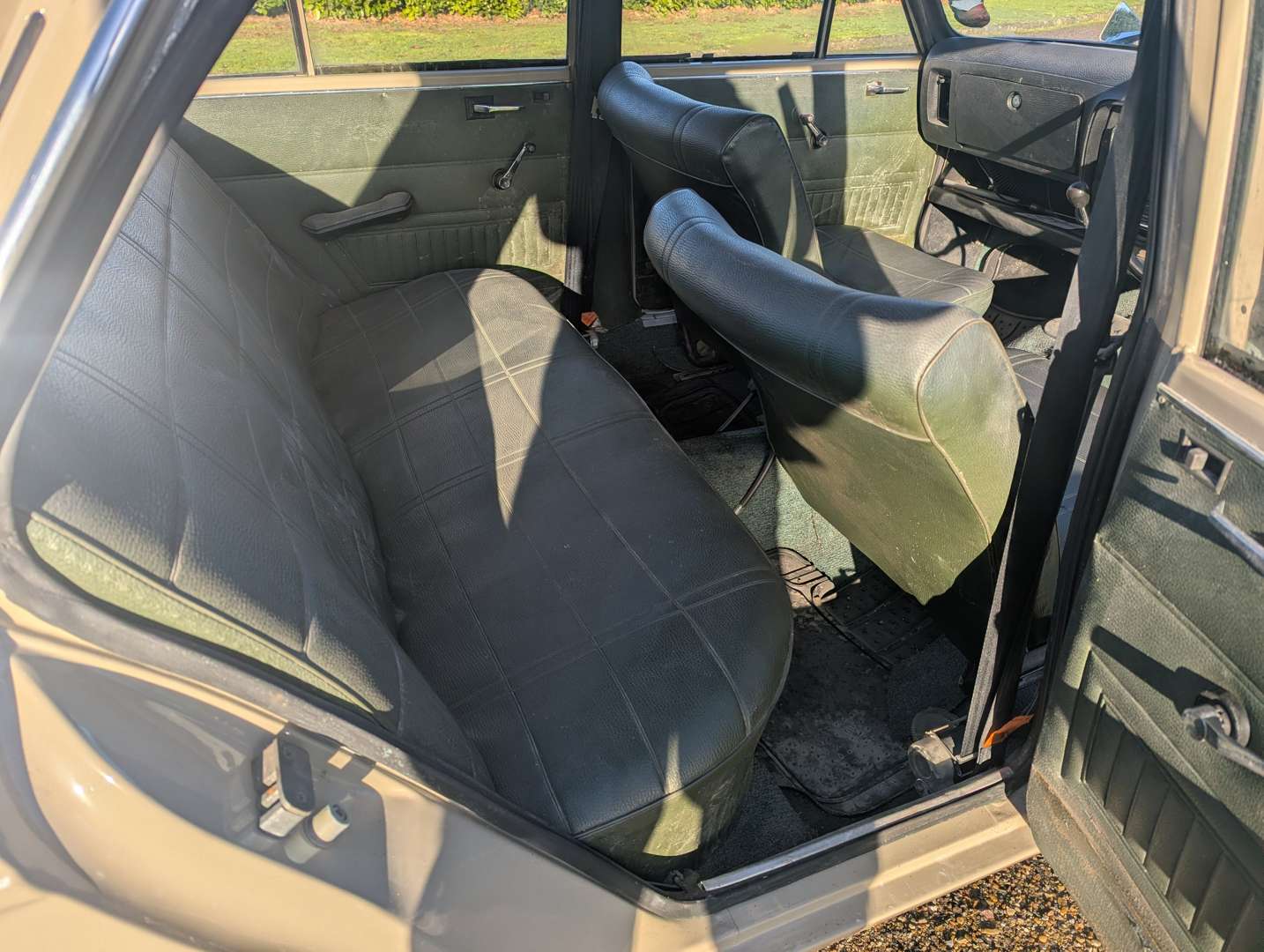 <p>1972 HILLMAN HUNTER SALOON</p>