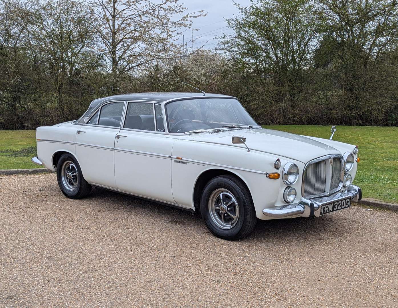 <p>1968 ROVER 3.5L COUPE</p>