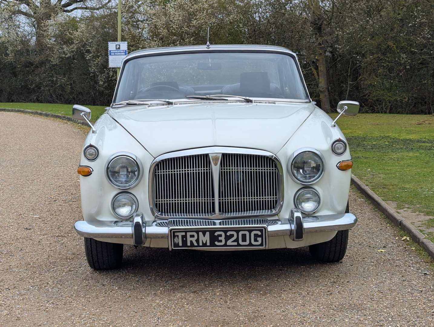 <p>1968 ROVER 3.5L COUPE</p>