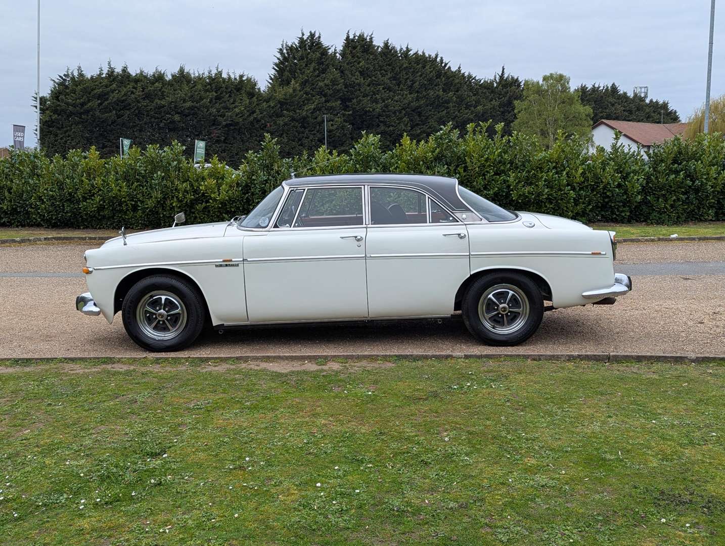 <p>1968 ROVER 3.5L COUPE</p>