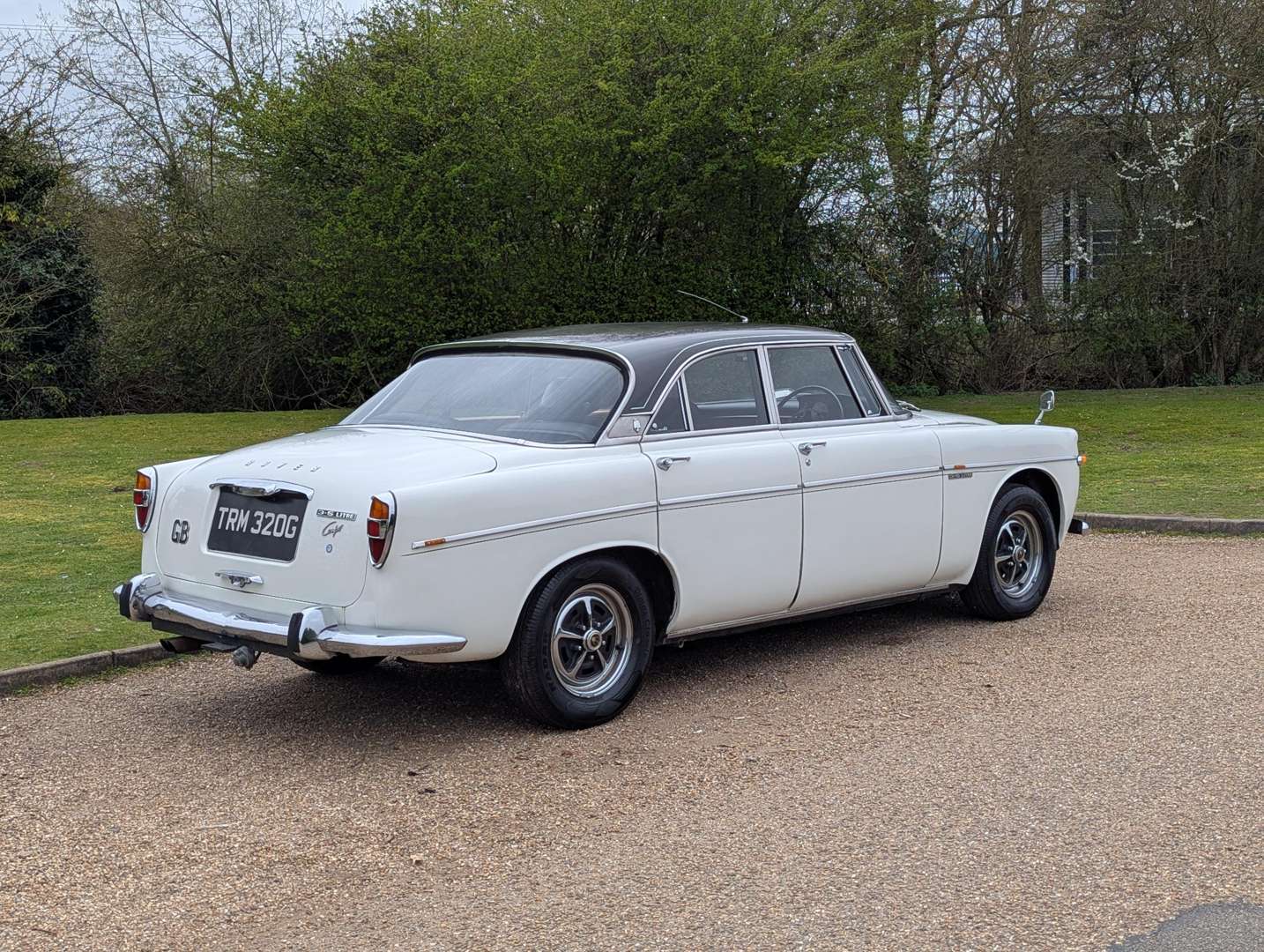 <p>1968 ROVER 3.5L COUPE</p>