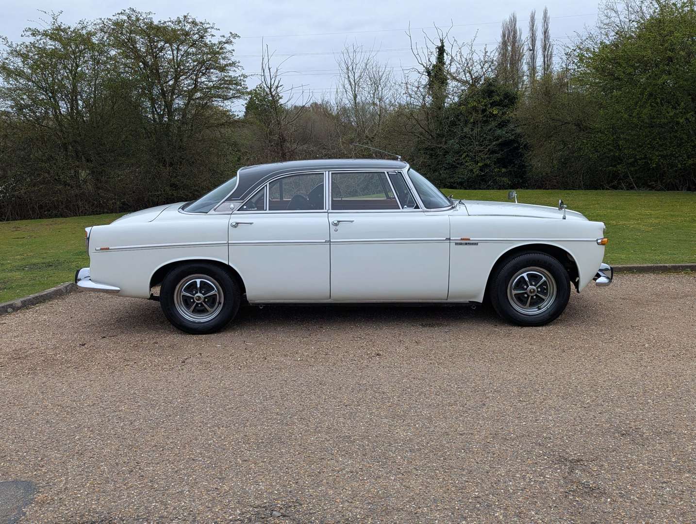 <p>1968 ROVER 3.5L COUPE</p>