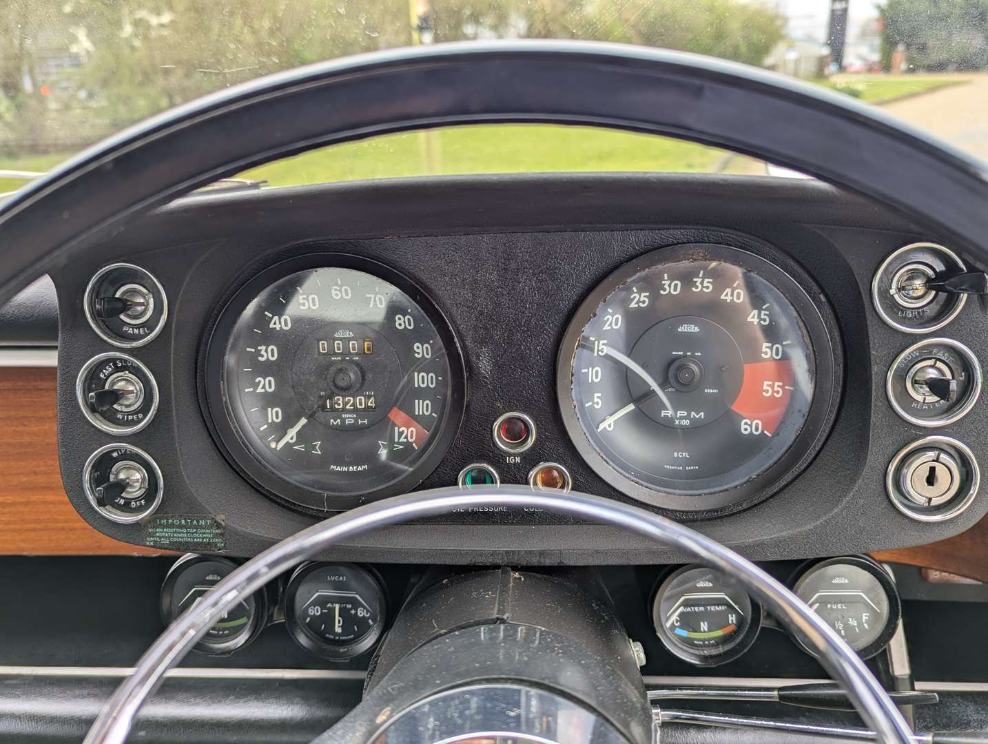 <p>1968 ROVER 3.5L COUPE</p>