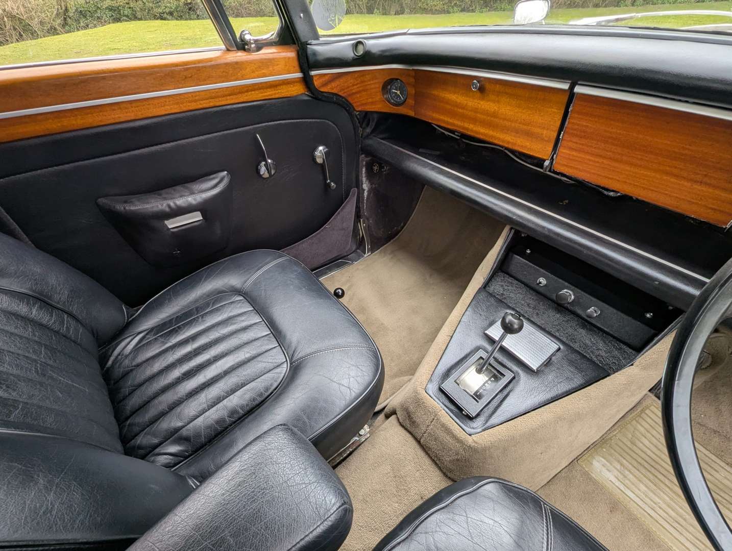 <p>1968 ROVER 3.5L COUPE</p>