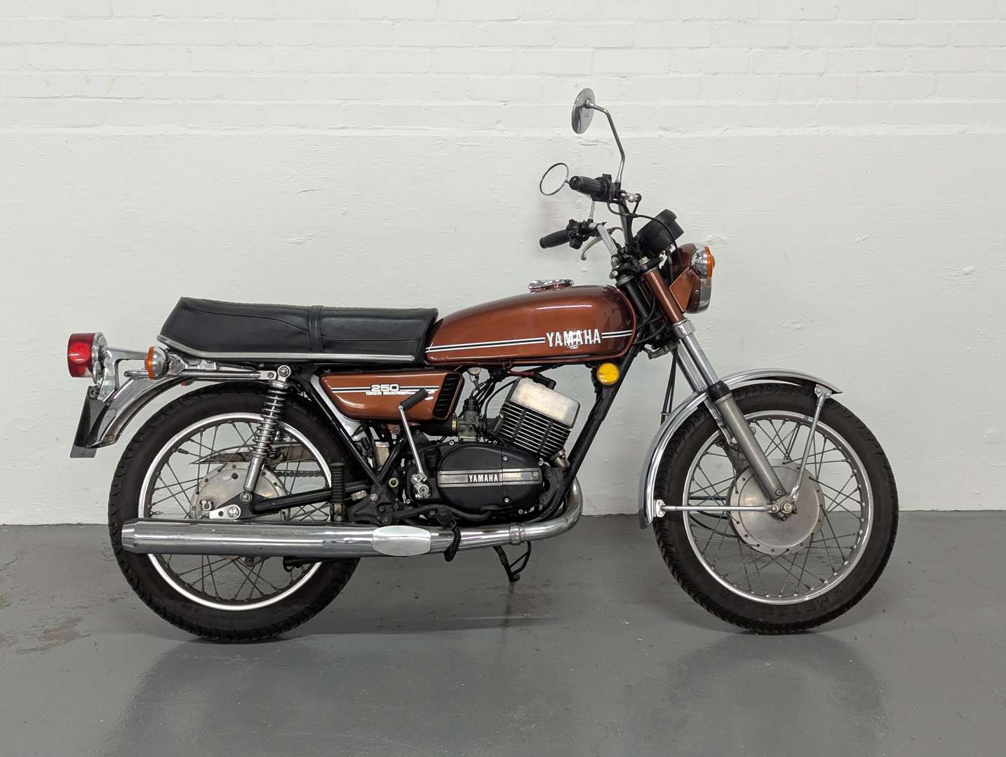 <p>1974 YAMAHA RD250</p>