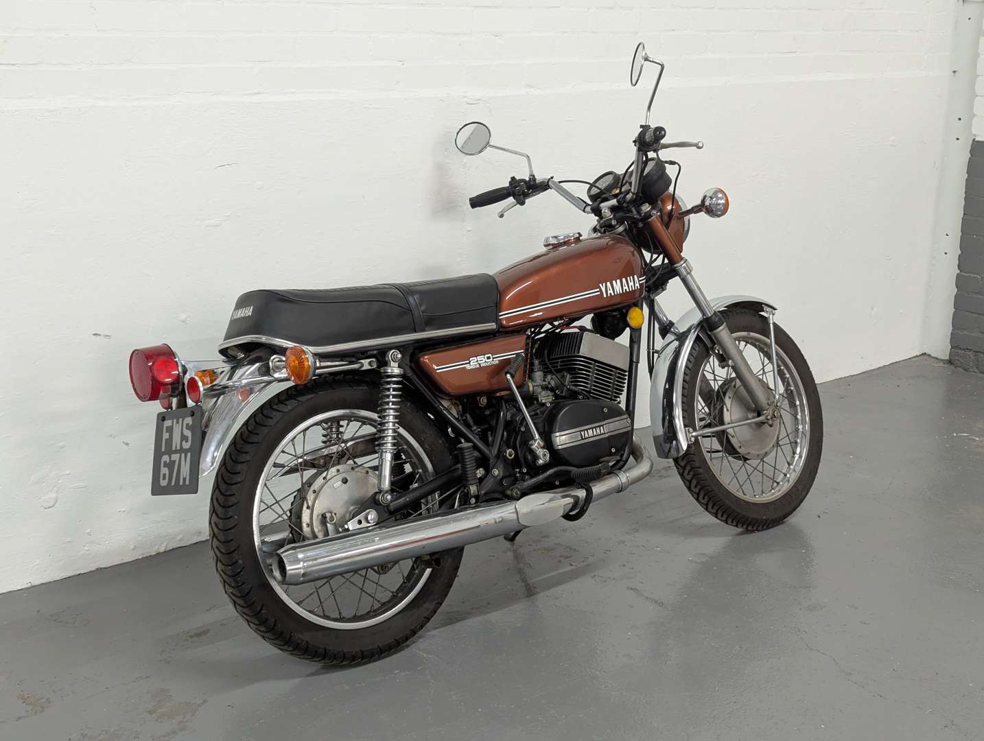 <p>1974 YAMAHA RD250</p>