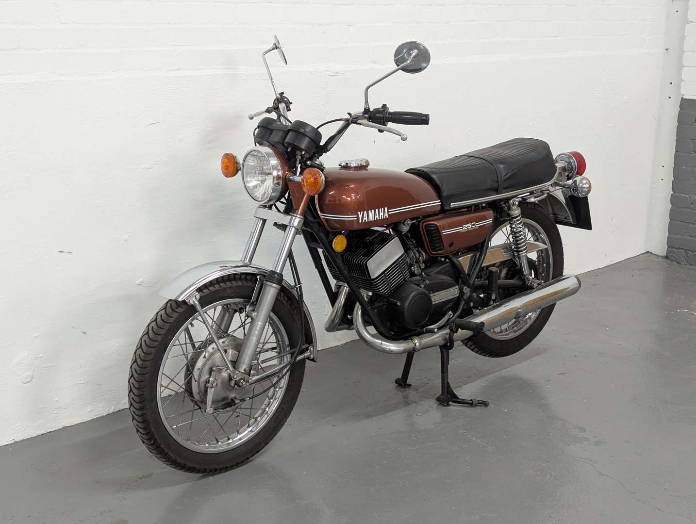 <p>1974 YAMAHA RD250</p>