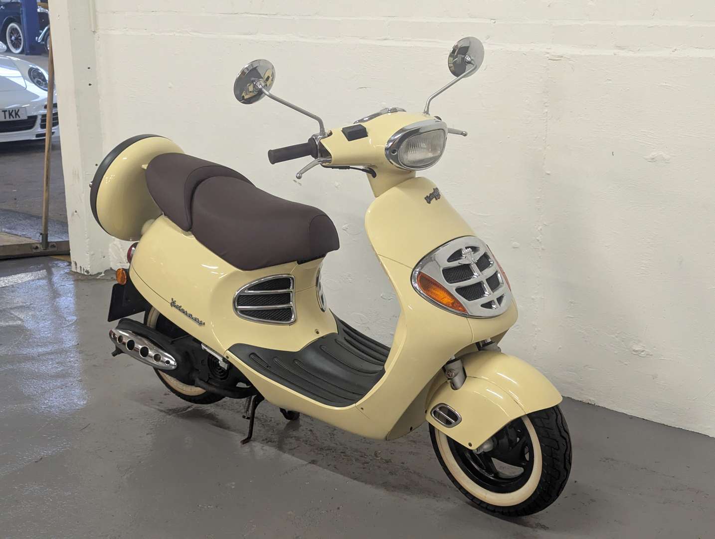 <p>2001 MALAGUTI YESTERDAY</p>