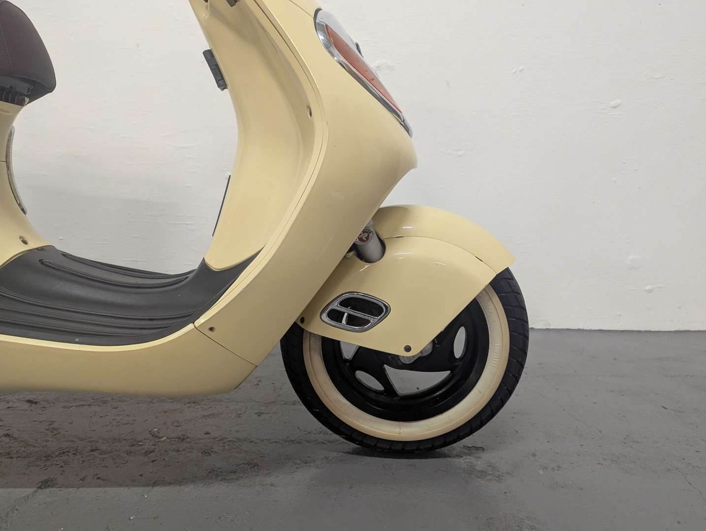 <p>2001 MALAGUTI YESTERDAY</p>