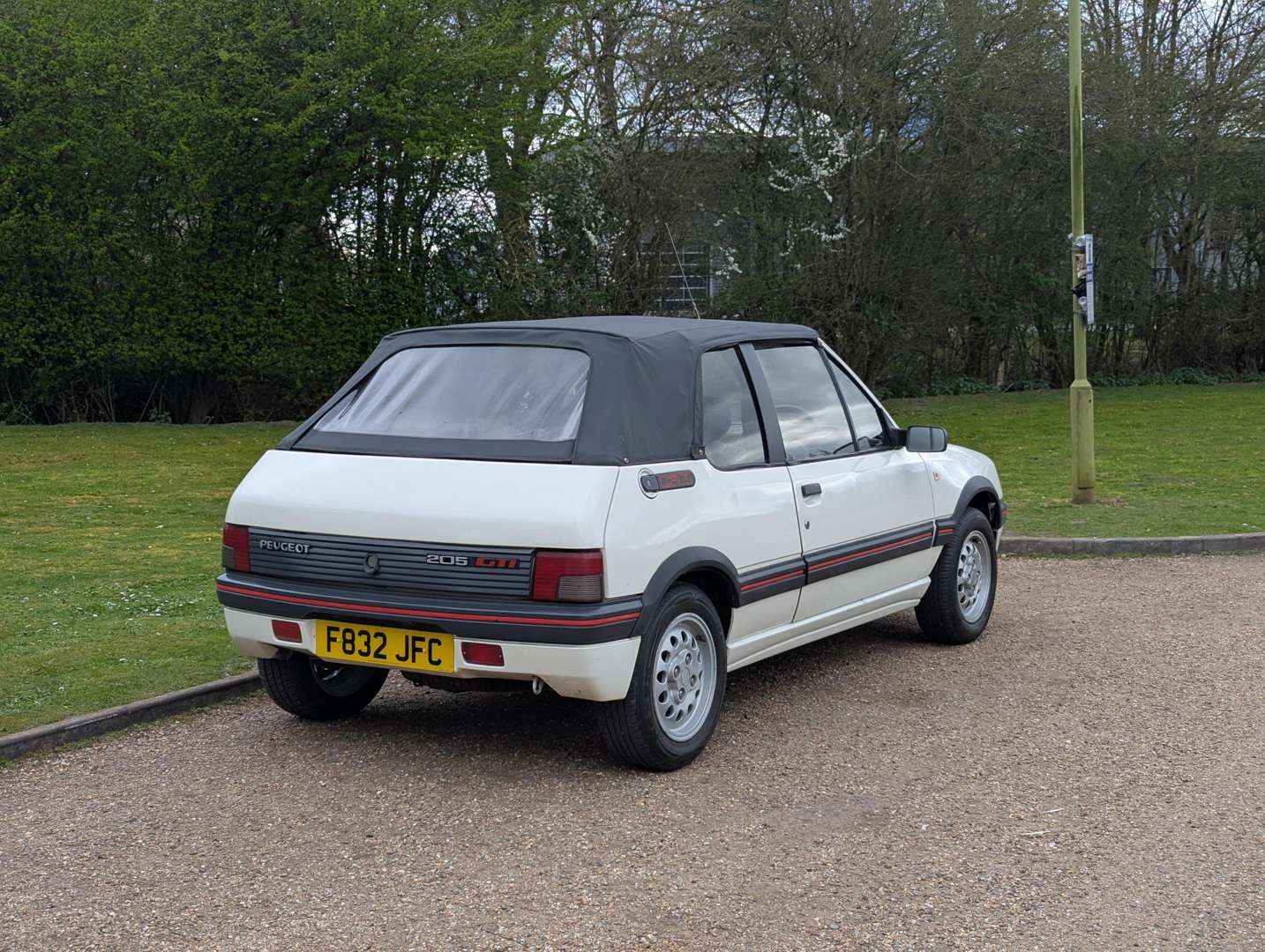 <p>1989 PEUGEOT 205 CABRIOLET JUNIOR</p>