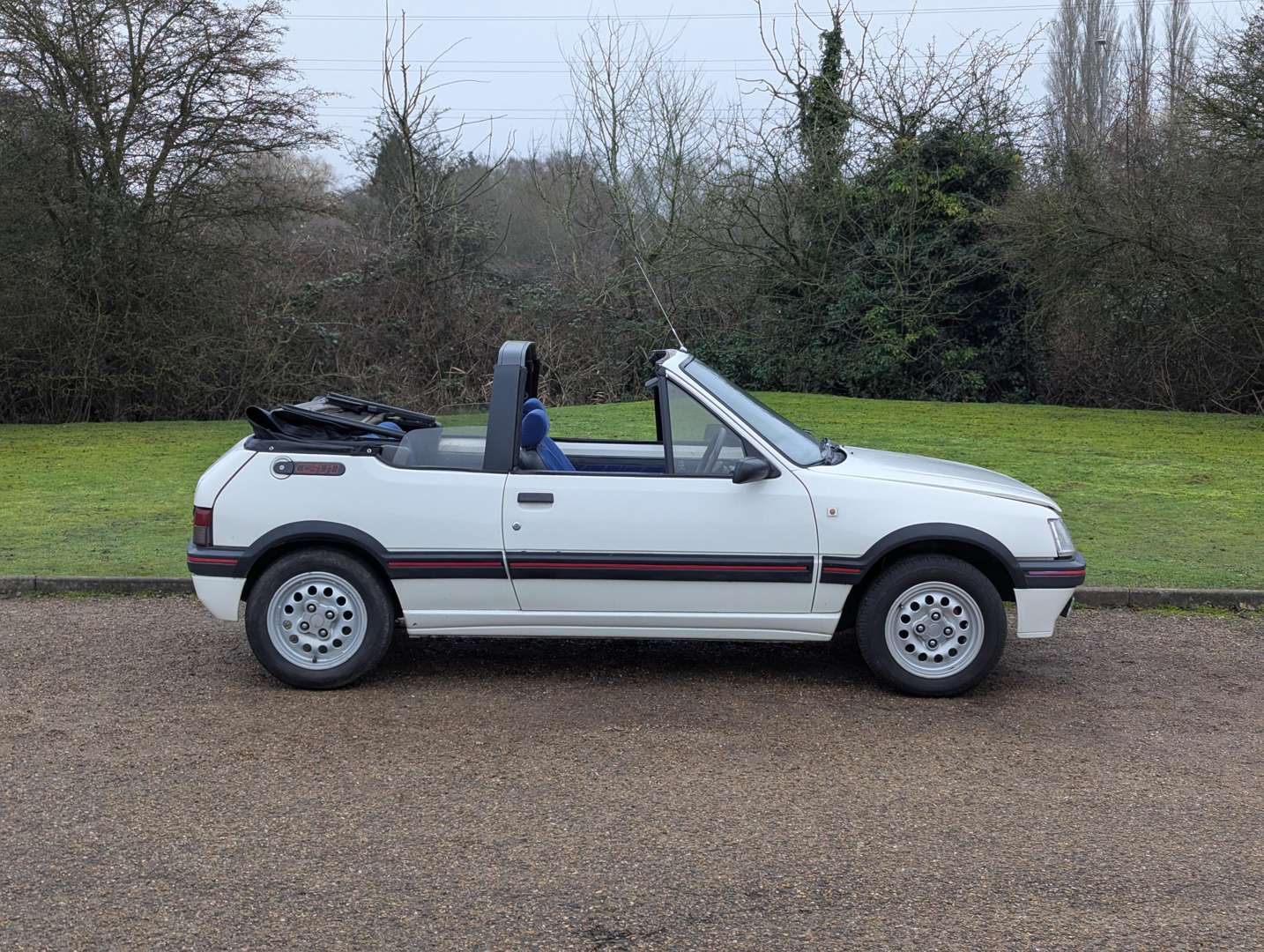 <p>1989 PEUGEOT 205 CABRIOLET JUNIOR</p>