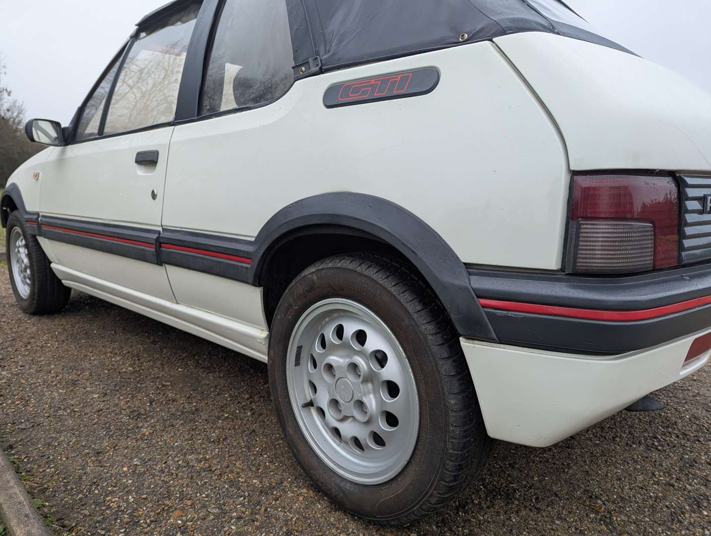 <p>1989 PEUGEOT 205 CABRIOLET JUNIOR</p>