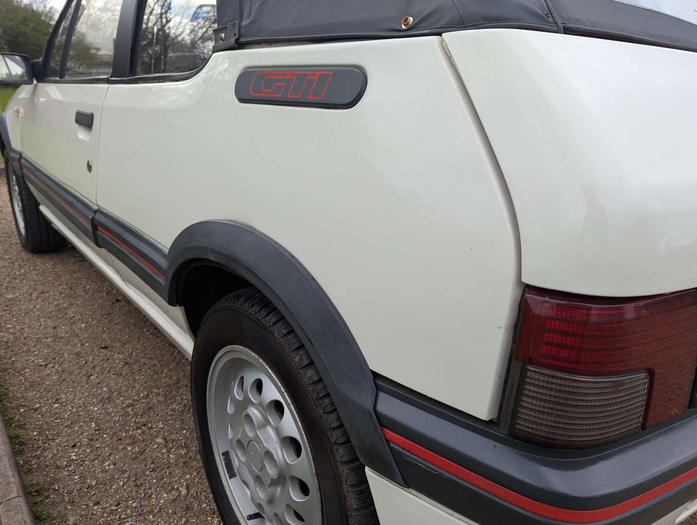 <p>1989 PEUGEOT 205 CABRIOLET JUNIOR</p>