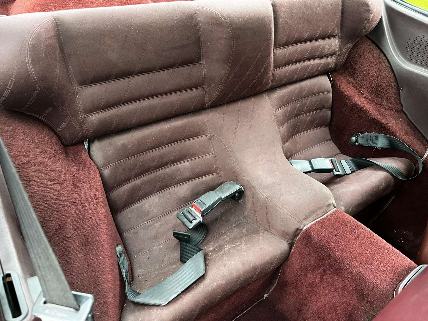 <p>1987 PORSCHE 944 S</p>