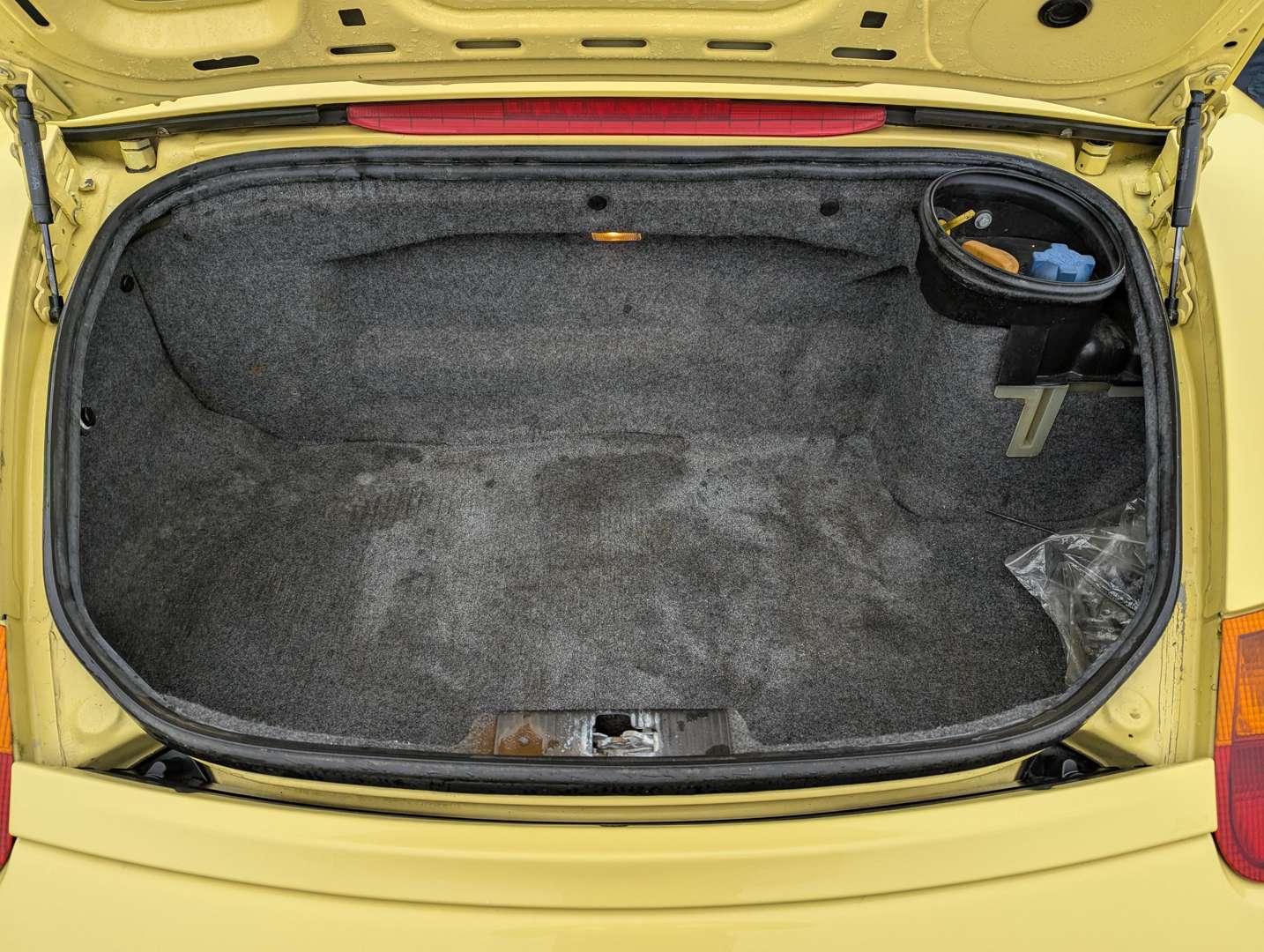 <p>1997 PORSCHE BOXSTER</p>