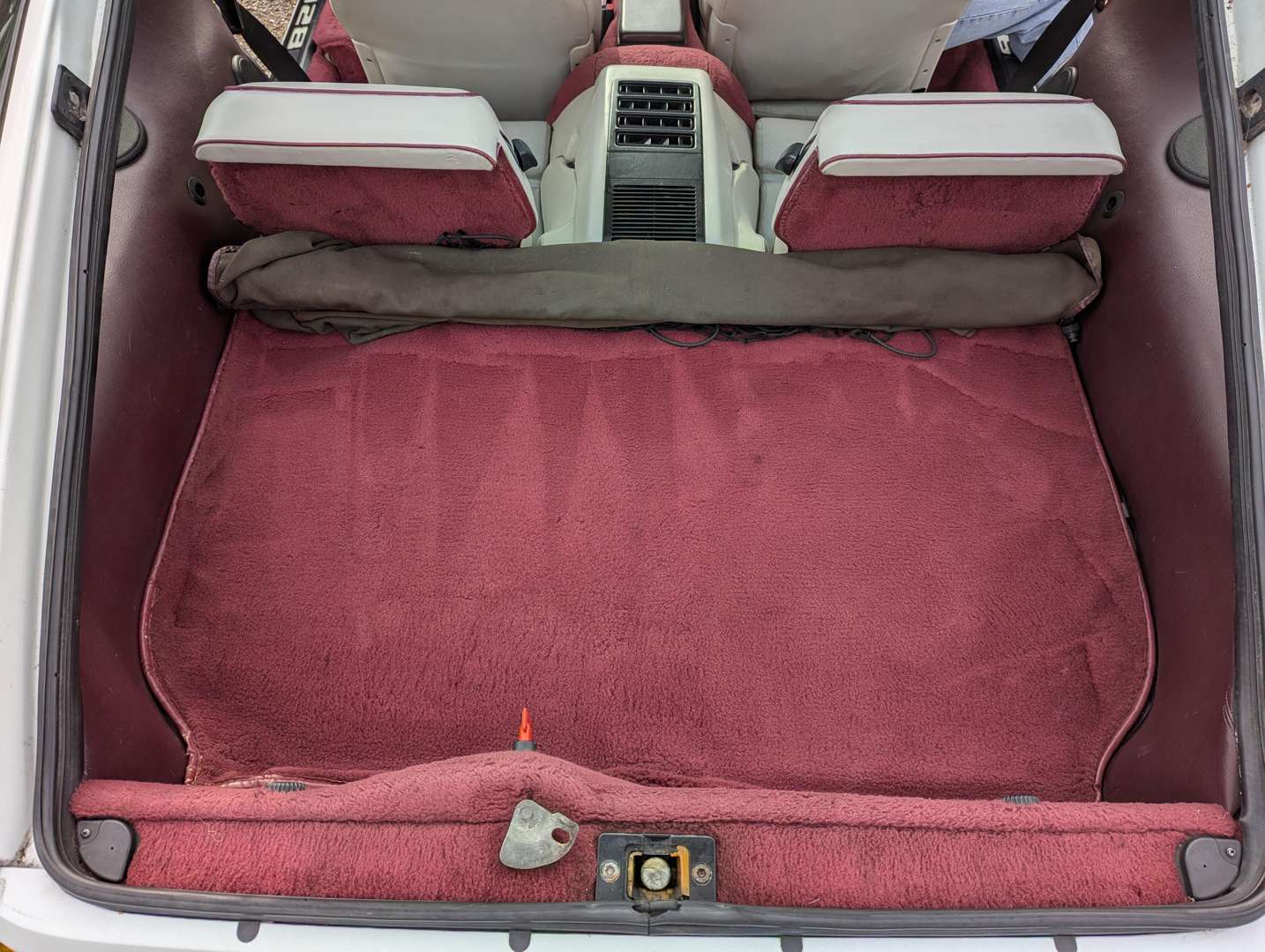 <p>1989 PORSCHE 928 S4 AUTO</p>