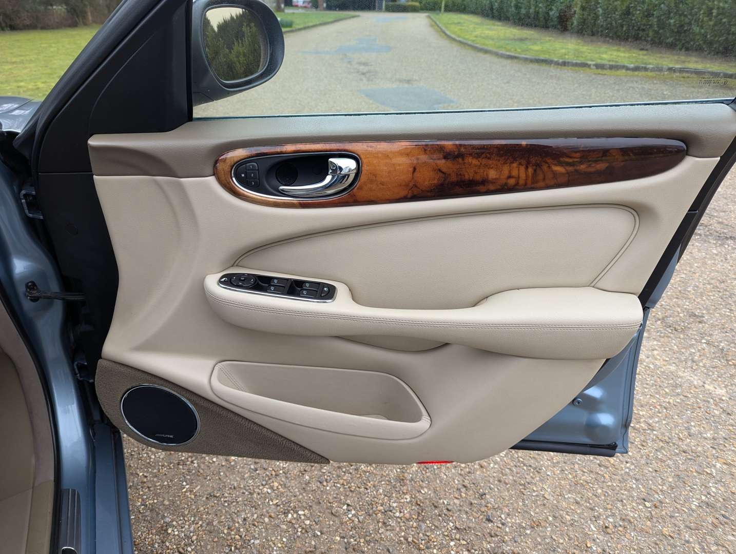 <p>2003 JAGUAR XJ8 V8 SE AUTO</p>